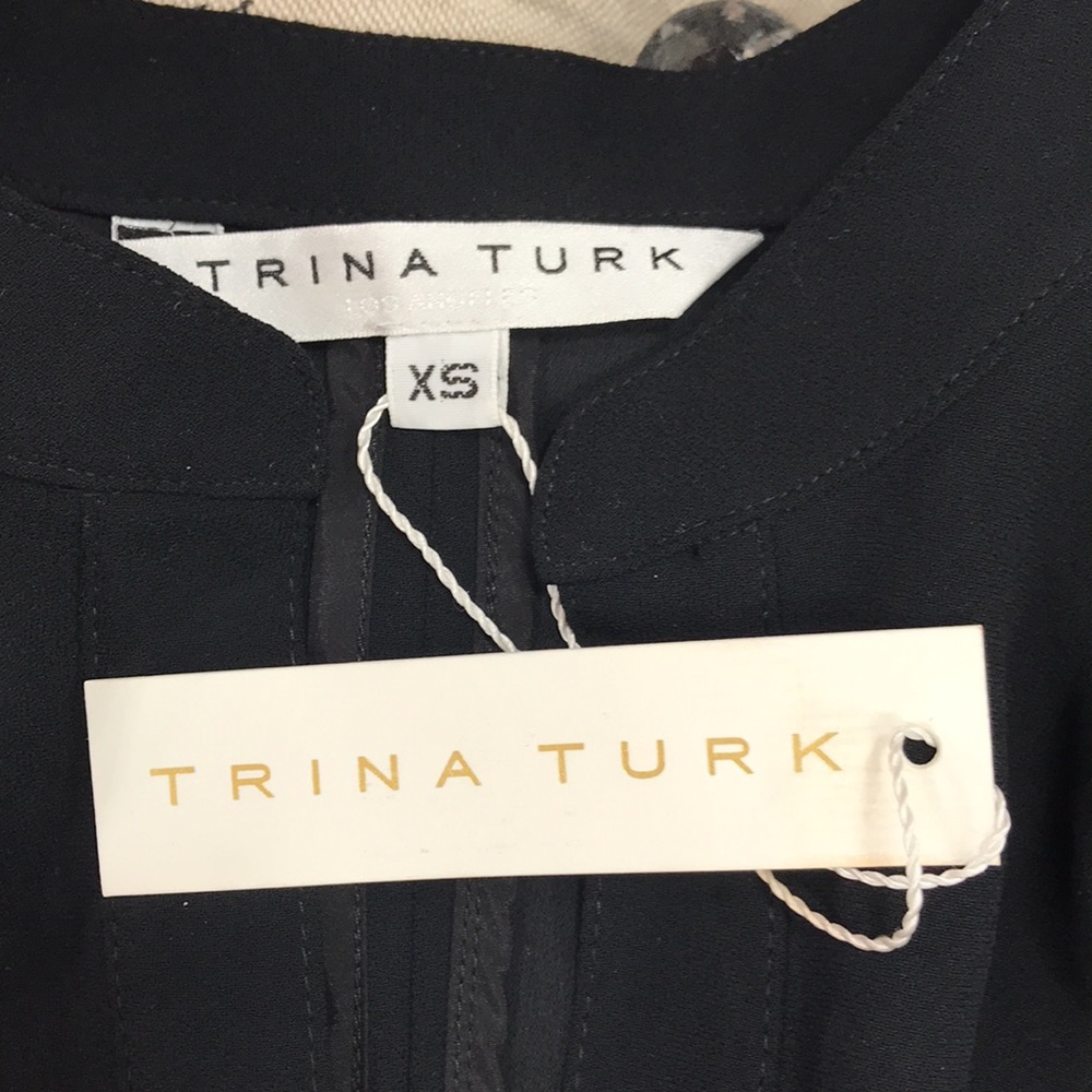 🎁 Trina Turk Roll-Tab-Sleeve Popover Blouse - Picture 6 of 7